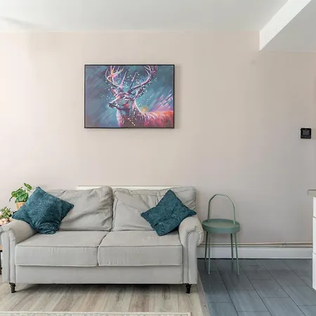 Perfect 1 Bedroom In Whitehall,